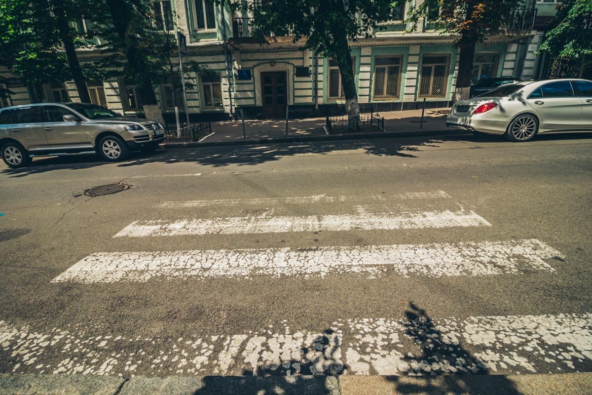 Пешеходная разметка также требует восстановления 