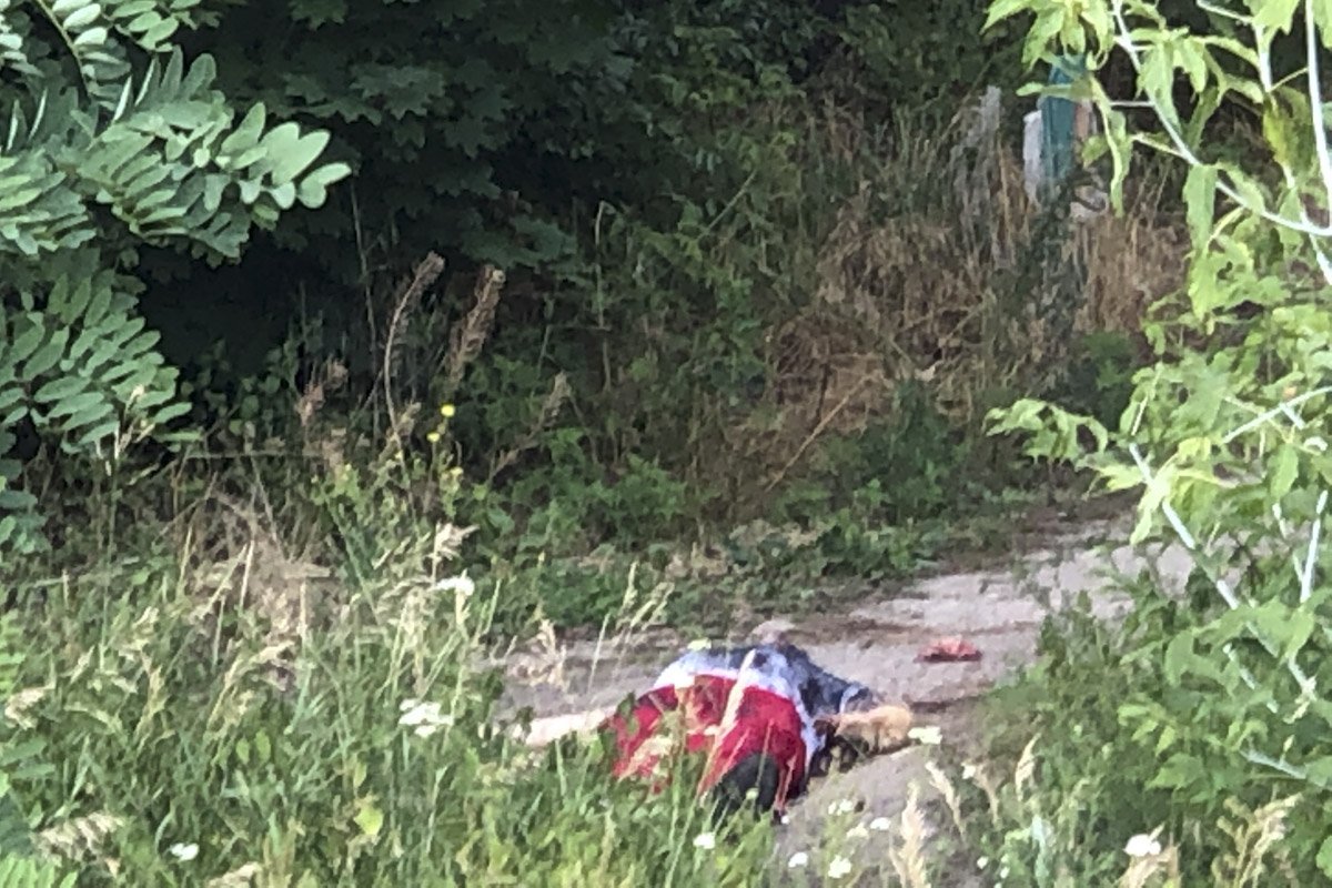 Тело погибшего от взрыва мужчины Тело погибшего от взрыва мужчины