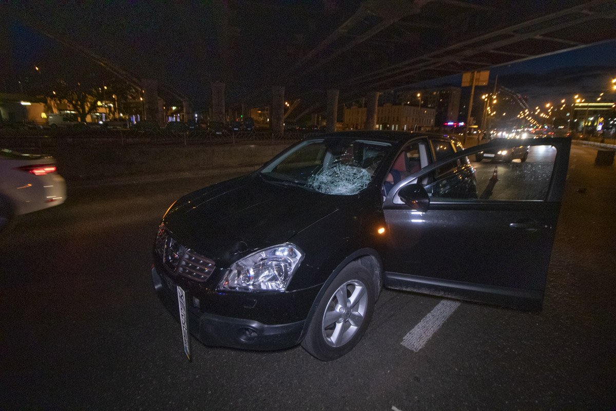 Одна из них угодила под колеса Nissan