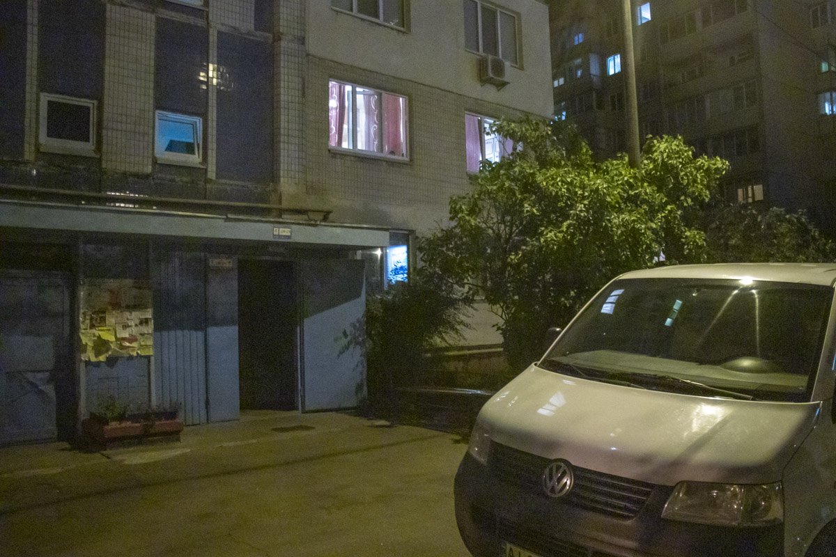 На Троещине нашли повешенного мужчину На Троещине нашли повешенного мужчину