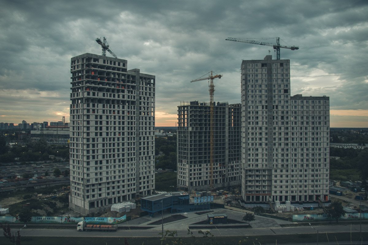 Небоскребы тянутся ввысь Небоскребы тянутся ввысь