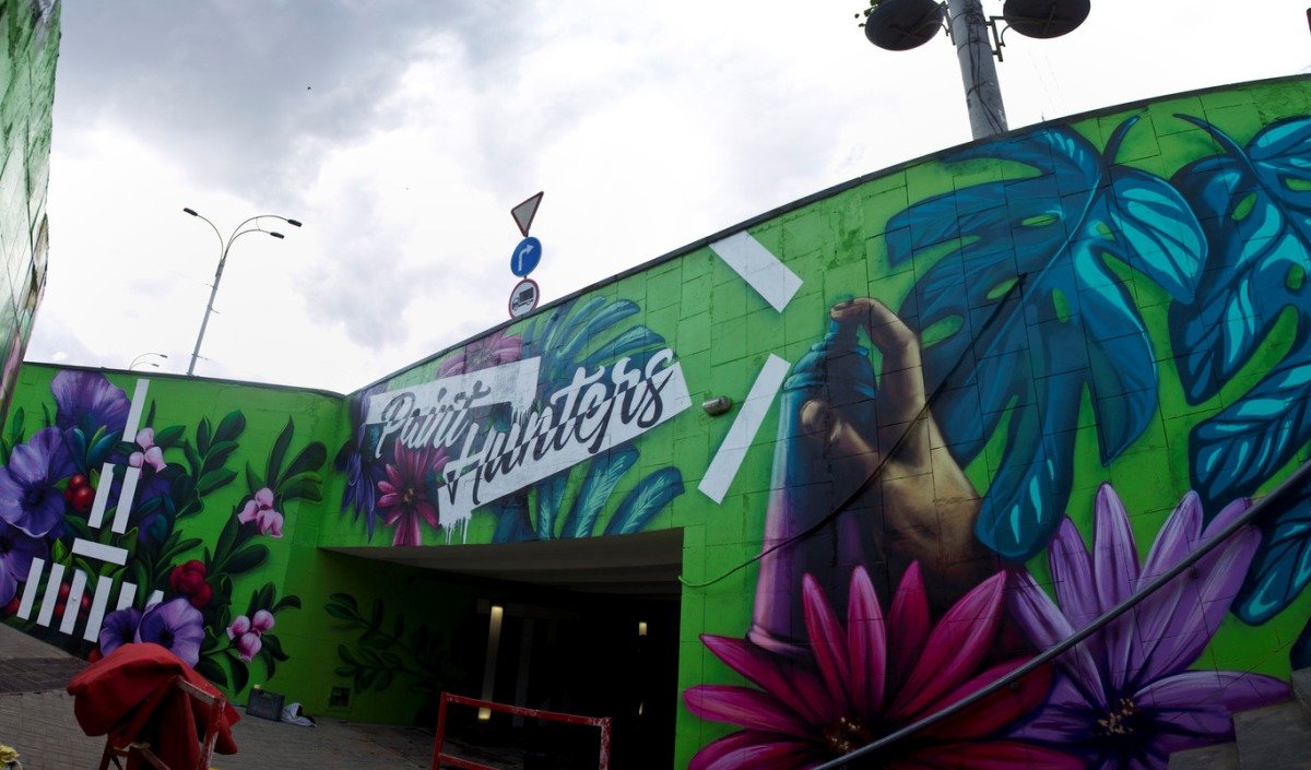 Косметический ремонт, чистка и роспись стен, чистка стоков, проведение освещения – было проведено много работ Косметический ремонт, чистка и роспись стен, чистка стоков, проведение освещения – было проведено много работ