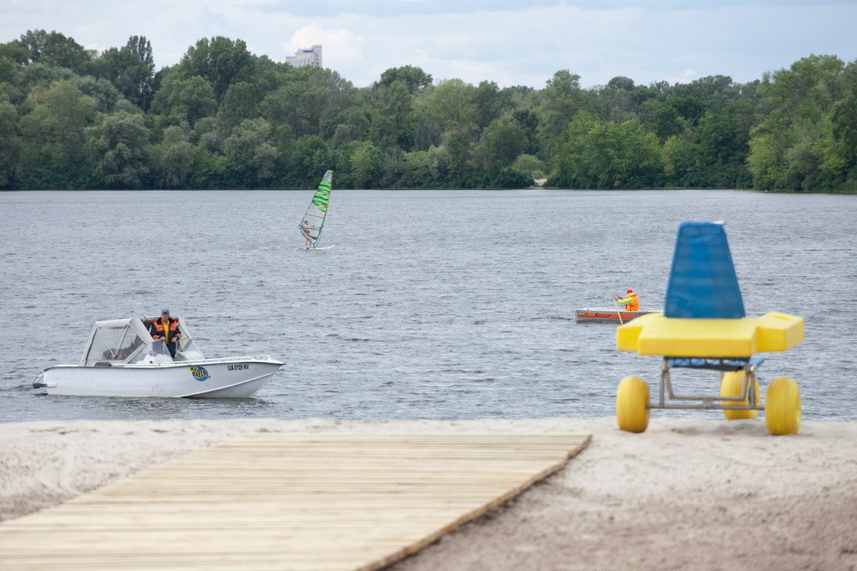 Он находится в селе Троещина Он находится в селе Троещина