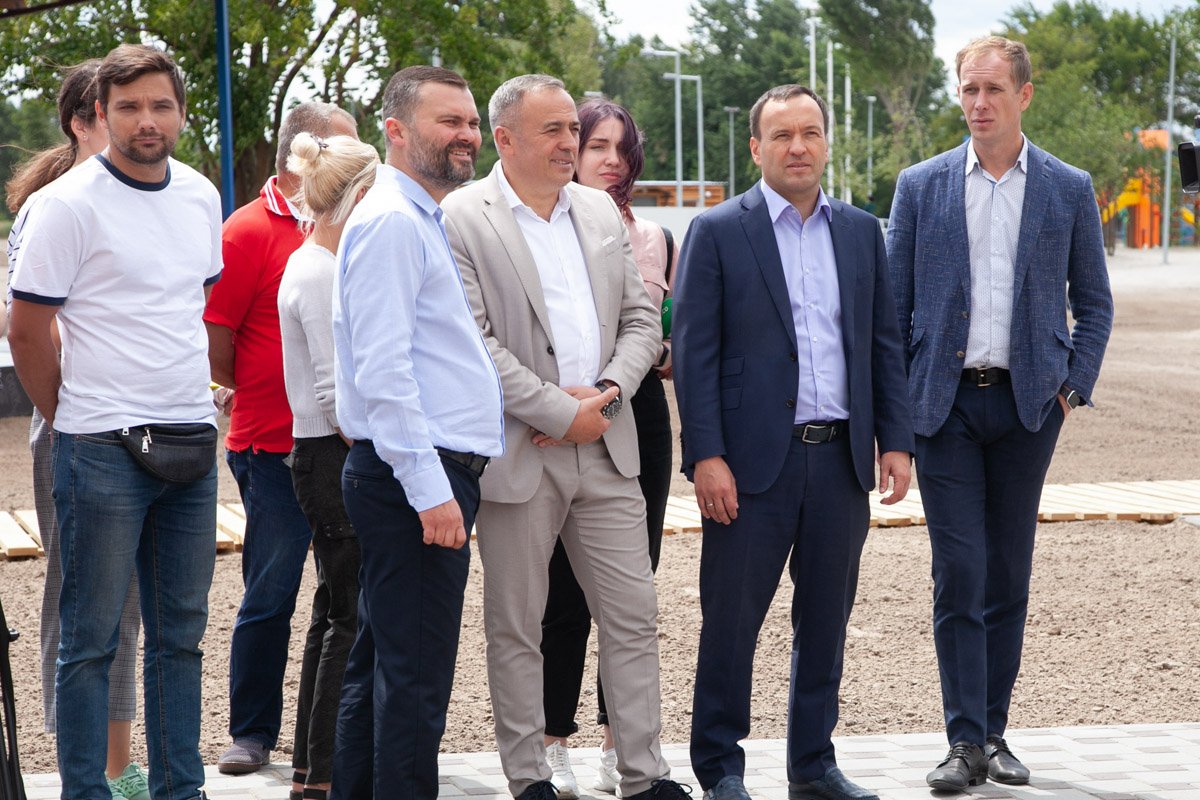 Заместитель председателя КГГА Петр Пантелеев лично инспектировал ремонт пляжа Заместитель председателя КГГА Петр Пантелеев лично инспектировал ремонт пляжа