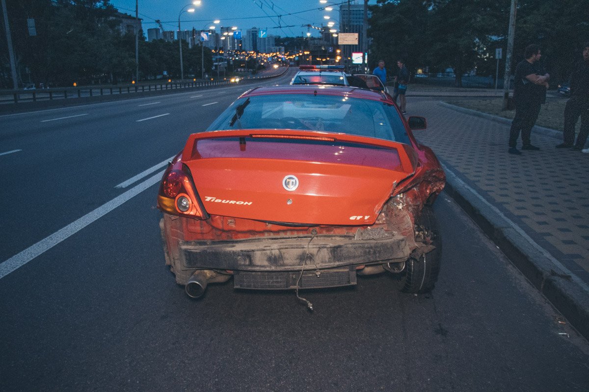 Водитель Hyundai сообщил о неадекватной езде таксиста 