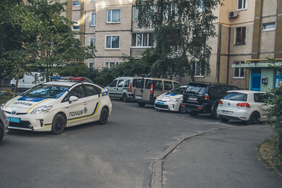 На Осокорках мужчина свел счеты с жизнью