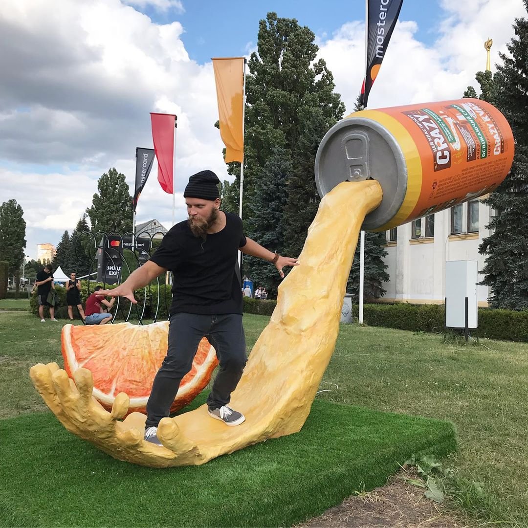 До начала выступления любимых групп посетители могли обеспечить себя яркими снимками на фотозонах. @vanilla_force все правильно понял