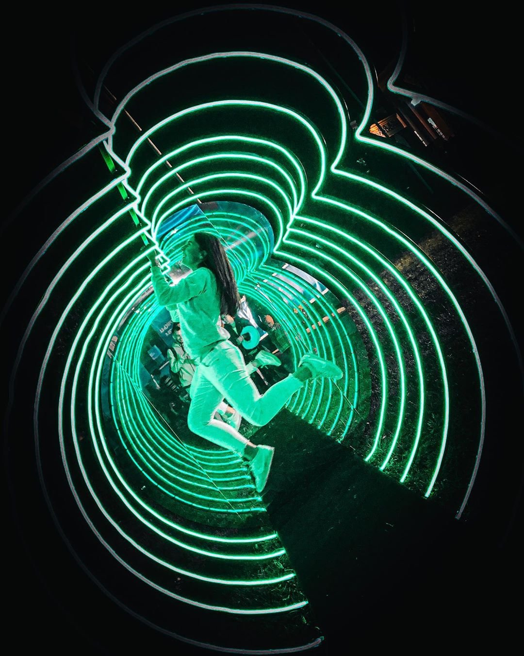 С заходом солнца преобразились и фотозоны, позволяя сделать невероятные снимки. Такие, как у @maryshch, например