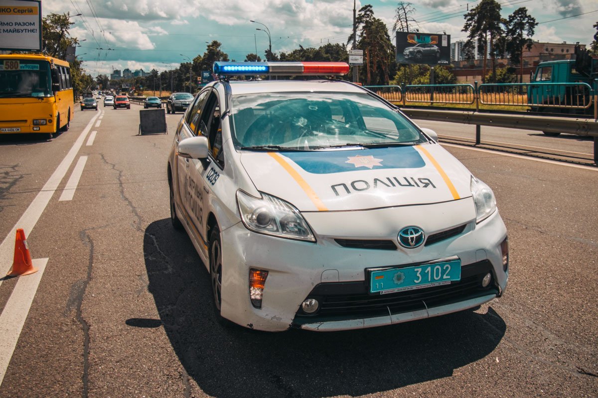 На бульваре Перова в Киеве произошло ДТП с участием трех автомобилей