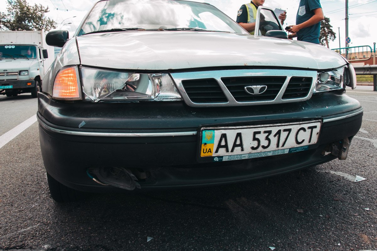 В результате аварии машины получили незначительные повреждения