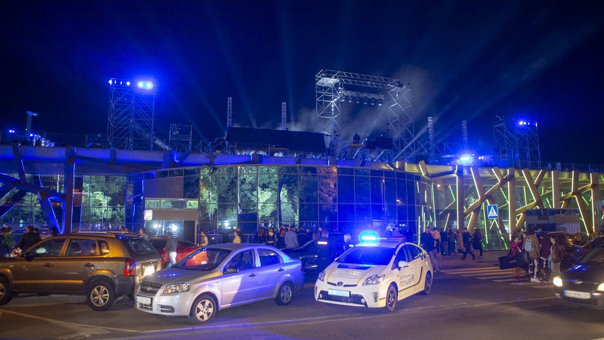 На крыше КВЦ "Парковый" прошел бесплатный концерт «З Днем народження, Україно!» На крыше КВЦ "Парковый" прошел бесплатный концерт «З Днем народження, Україно!»