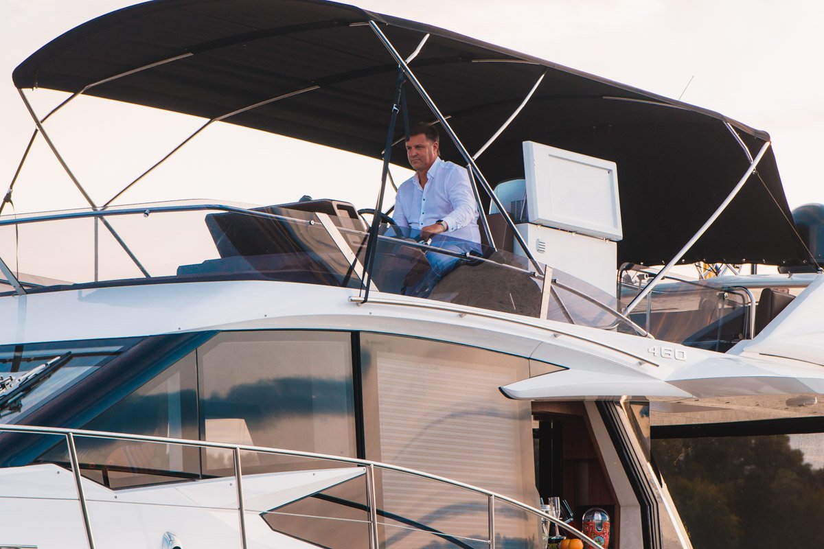 Гости презентации одними из первых в Украине смогли попасть на борт новинок мирового искусства яхтостроения Гости презентации одними из первых в Украине смогли попасть на борт новинок мирового искусства яхтостроения