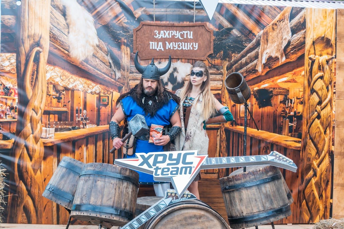 Сделай фото с этими викингами и получи сухари