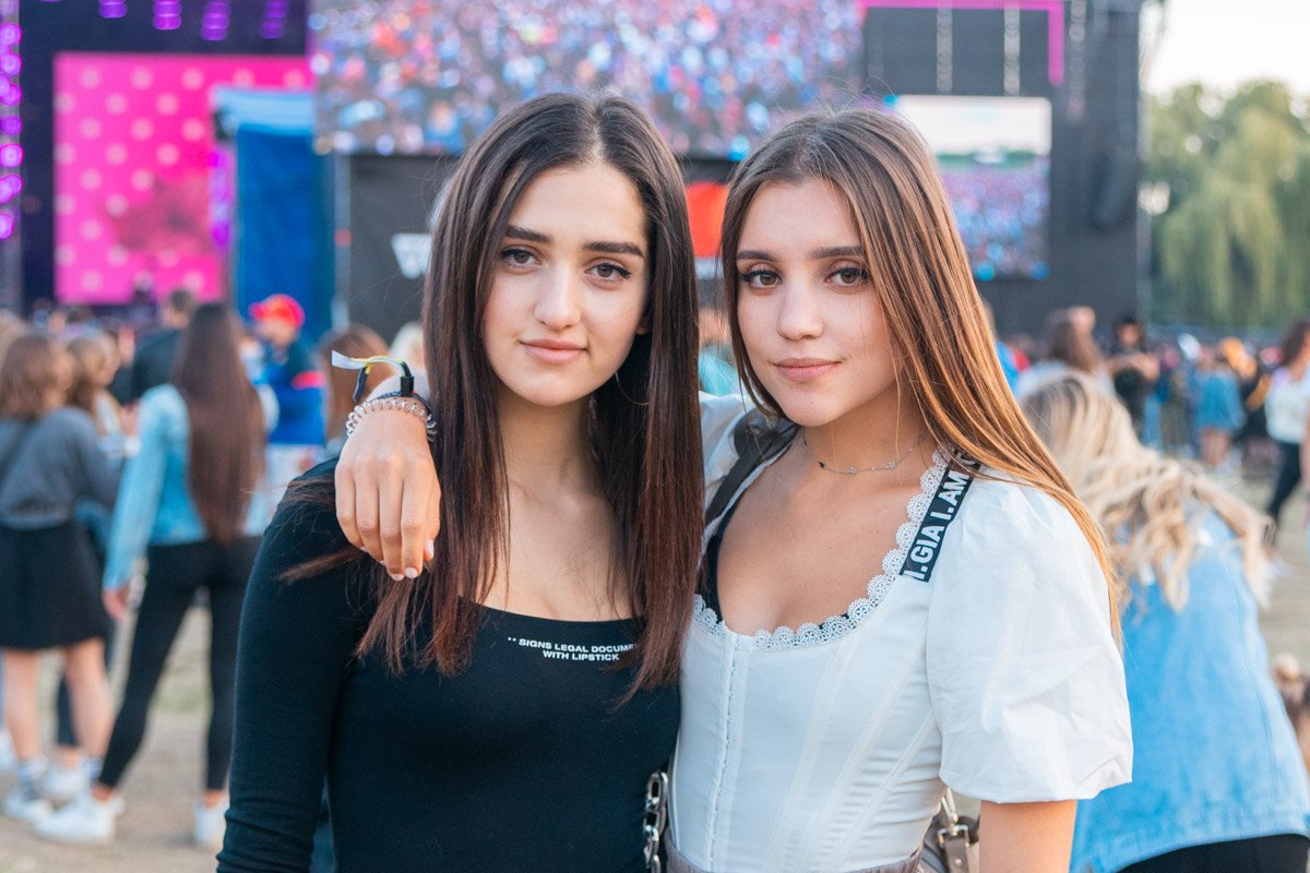 Топ блогеры Украины Настя Карпчук и Саша Чистова