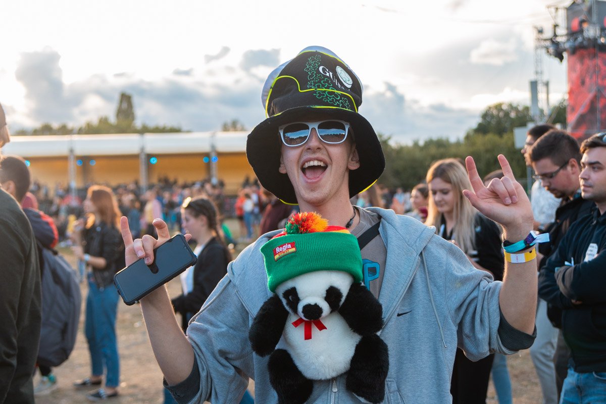 Когда взял с собой друга на фестиваль