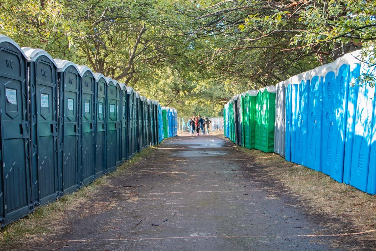 Согласно анонсу, для VIP-гостей есть отдельные туалеты