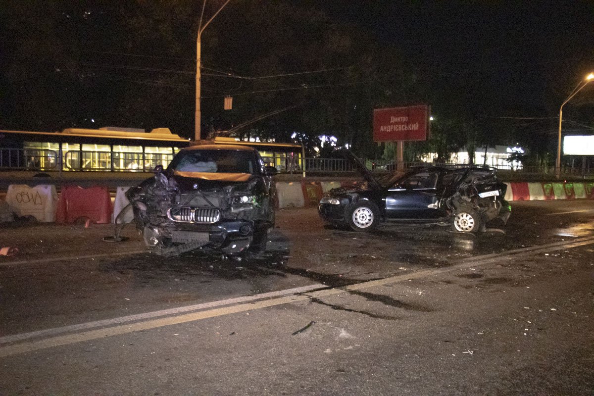 Обе машины серьезно разбиты 