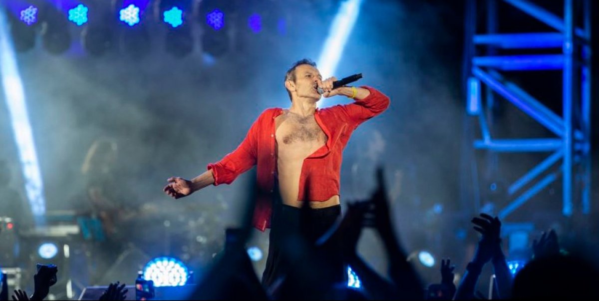 На мероприятии можно приобрести рубашку Святослава Вакарчука