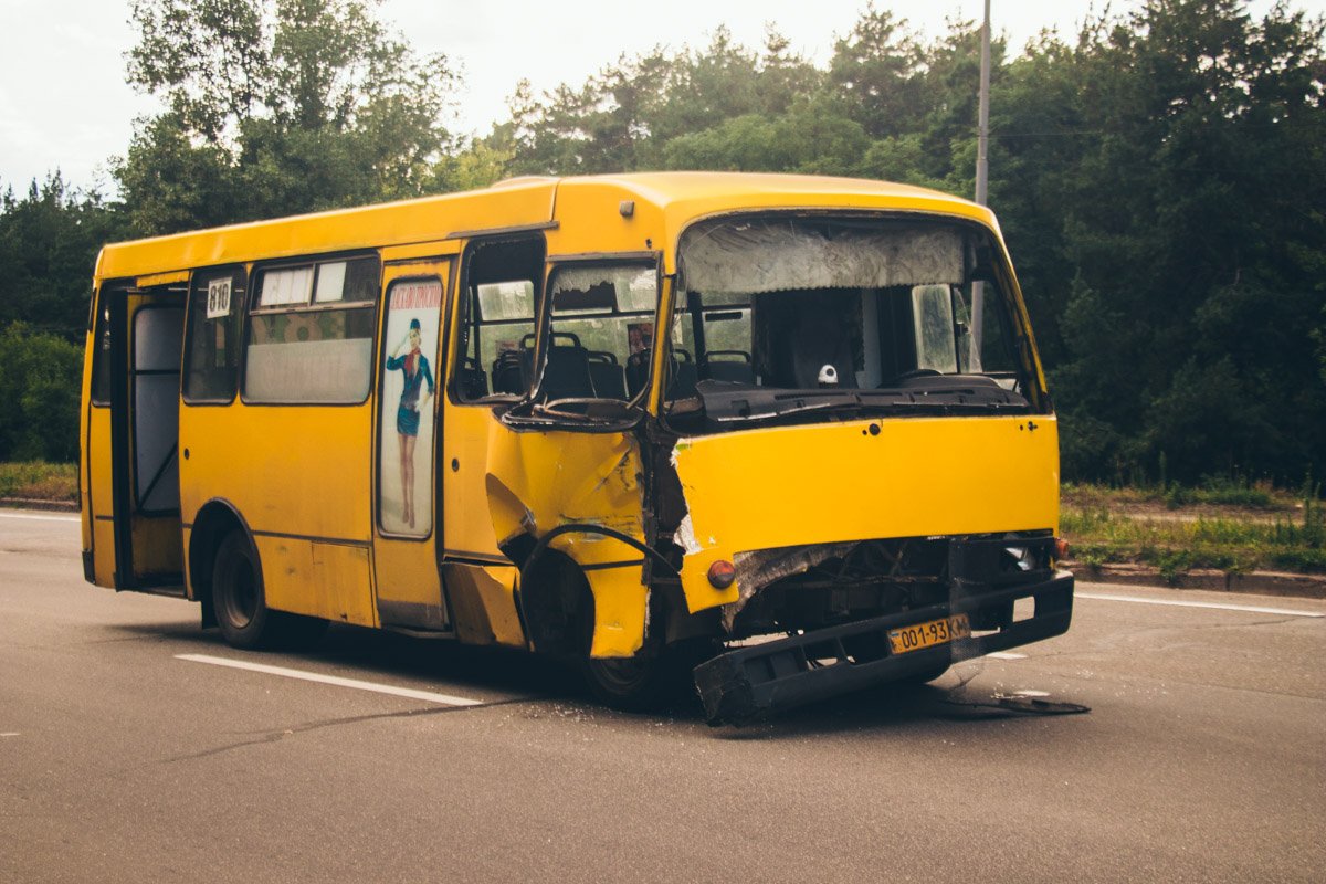Маршрутка влетела в Scania, предварительно, пытаясь обогнать другую машину Маршрутка влетела в Scania, предварительно, пытаясь обогнать другую машину