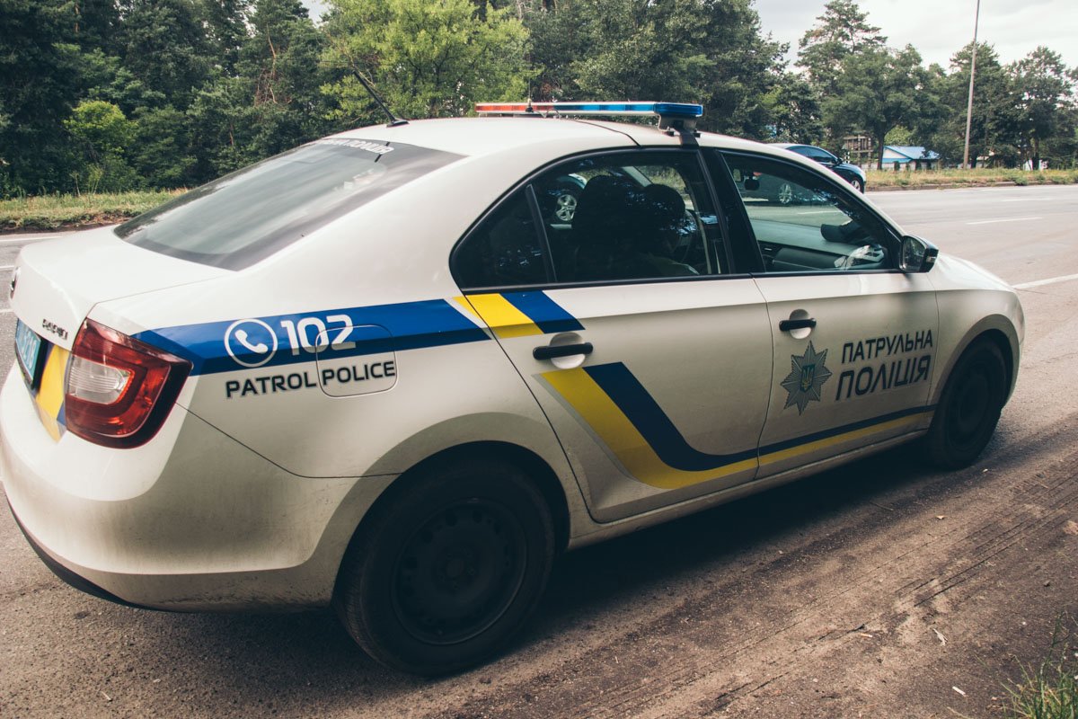 Водитель рассказал нам, что ехал по Броварскому проспекту в крайнем правом ряду и собирался в скором времени поворачивать Водитель рассказал нам, что ехал по Броварскому проспекту в крайнем правом ряду и собирался в скором времени поворачивать