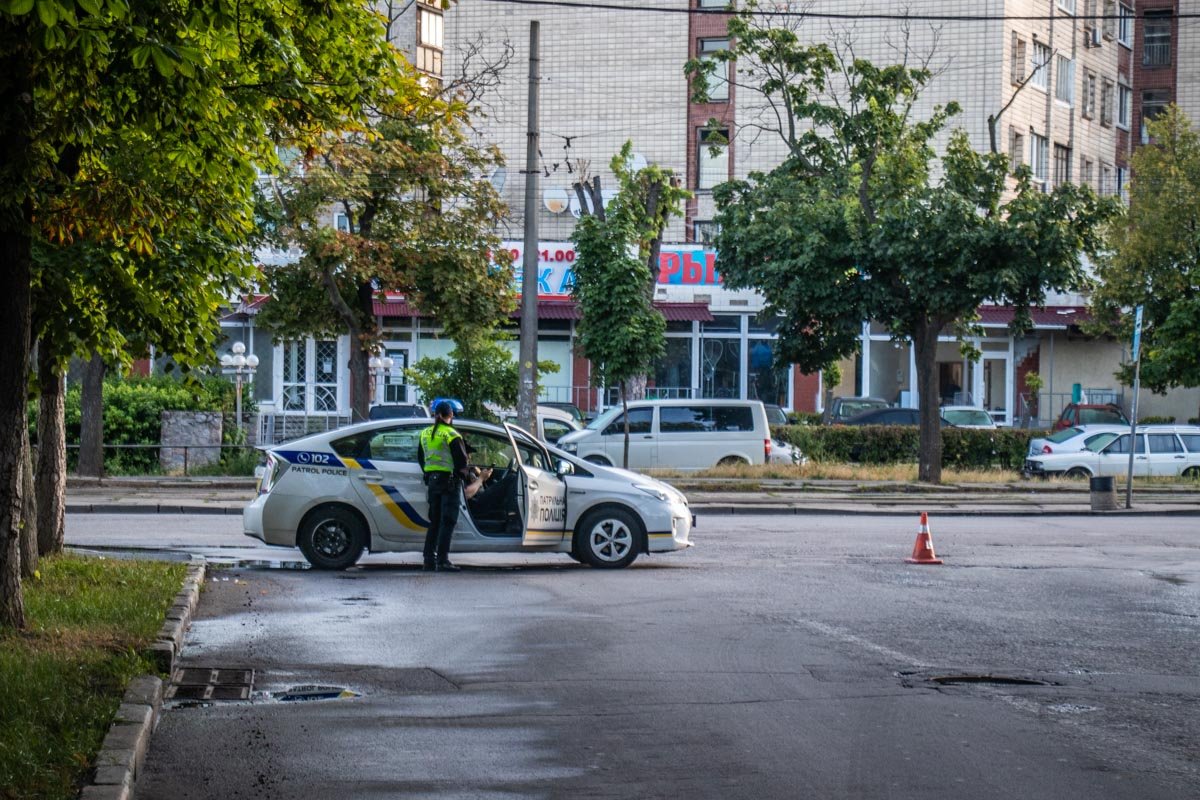 Зоологическую улицу перекрыли для проезда транспорта Зоологическую улицу перекрыли для проезда транспорта