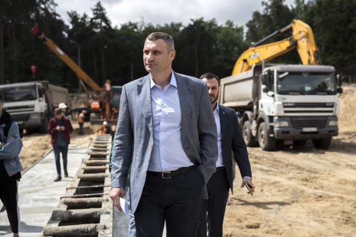 Мэр Киева Виталий Кличко посетил строящиеся станции метро с проверкой