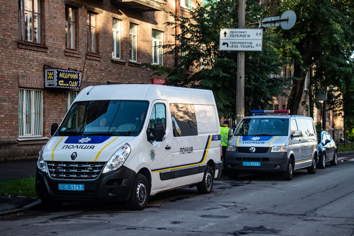 Рано утром 13 июля в Киеве неизвестные обстреляли здание «112 канала» из гранатомета