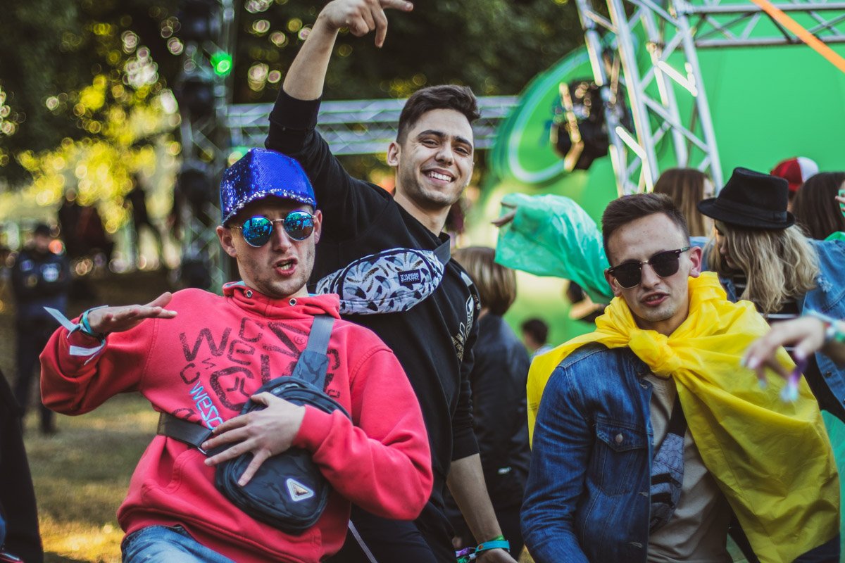 Девчонки, самых крутых парней на этой неделе нужно искать на ВДНГ Девчонки, самых крутых парней на этой неделе нужно искать на ВДНГ