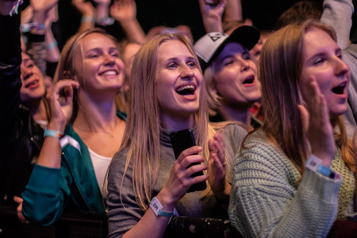 Попробуйте найти грустные лица, не получится Попробуйте найти грустные лица, не получится
