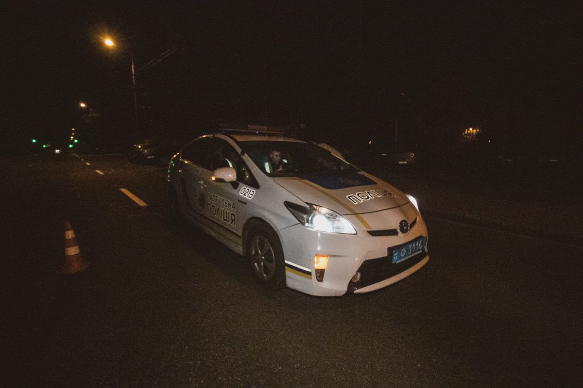 От столкновения пострадали пассажир такси и сам пешеход