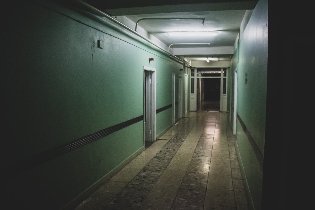 Коридоры Городской клинической больницы имени Валакаса №12