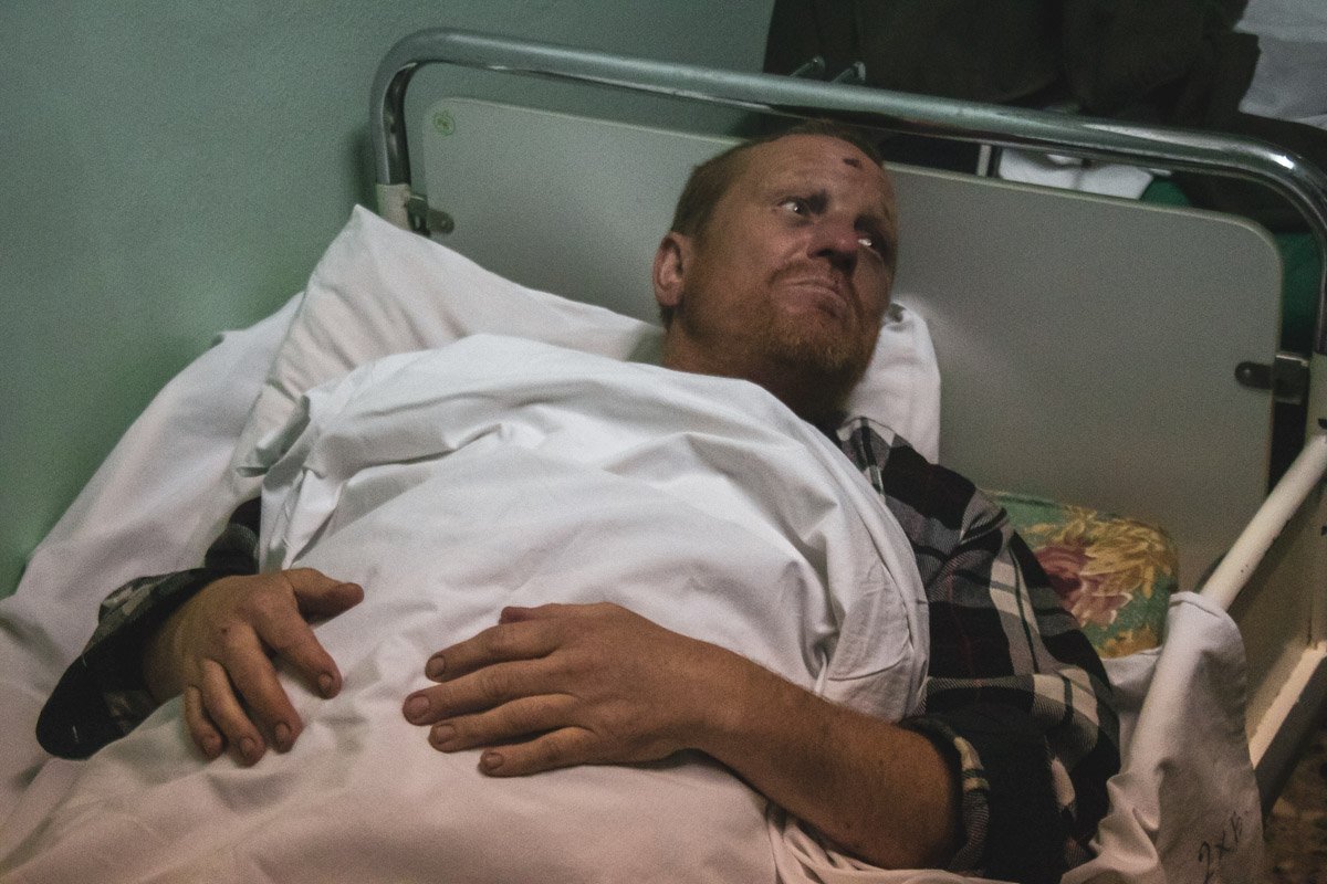 Барри Кеннеди в палате после обследования