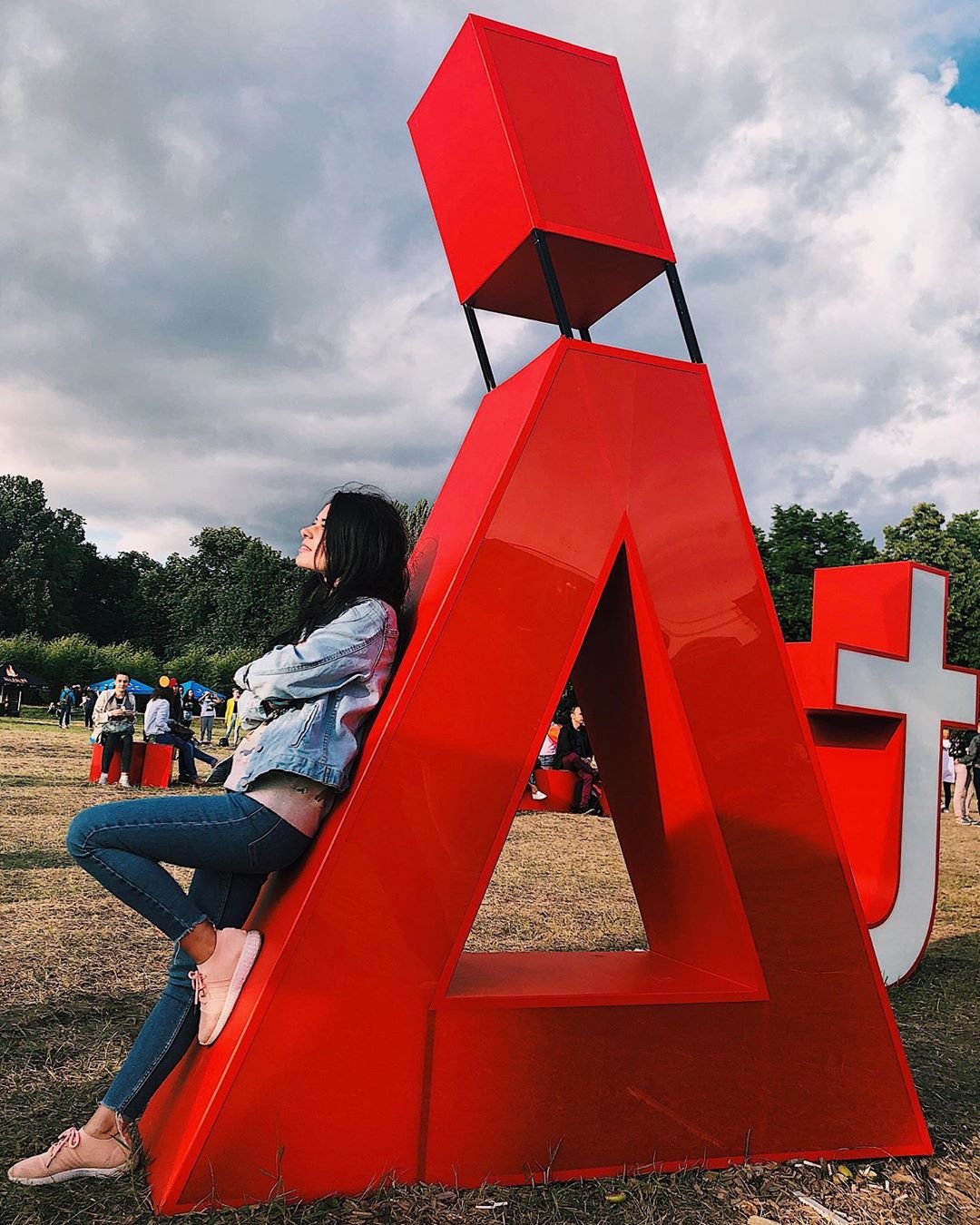 @solomkaa воспользовалась самой красивой фотозоной на Atlas - небом. Оно будто визуально озвучивало играющую музыку