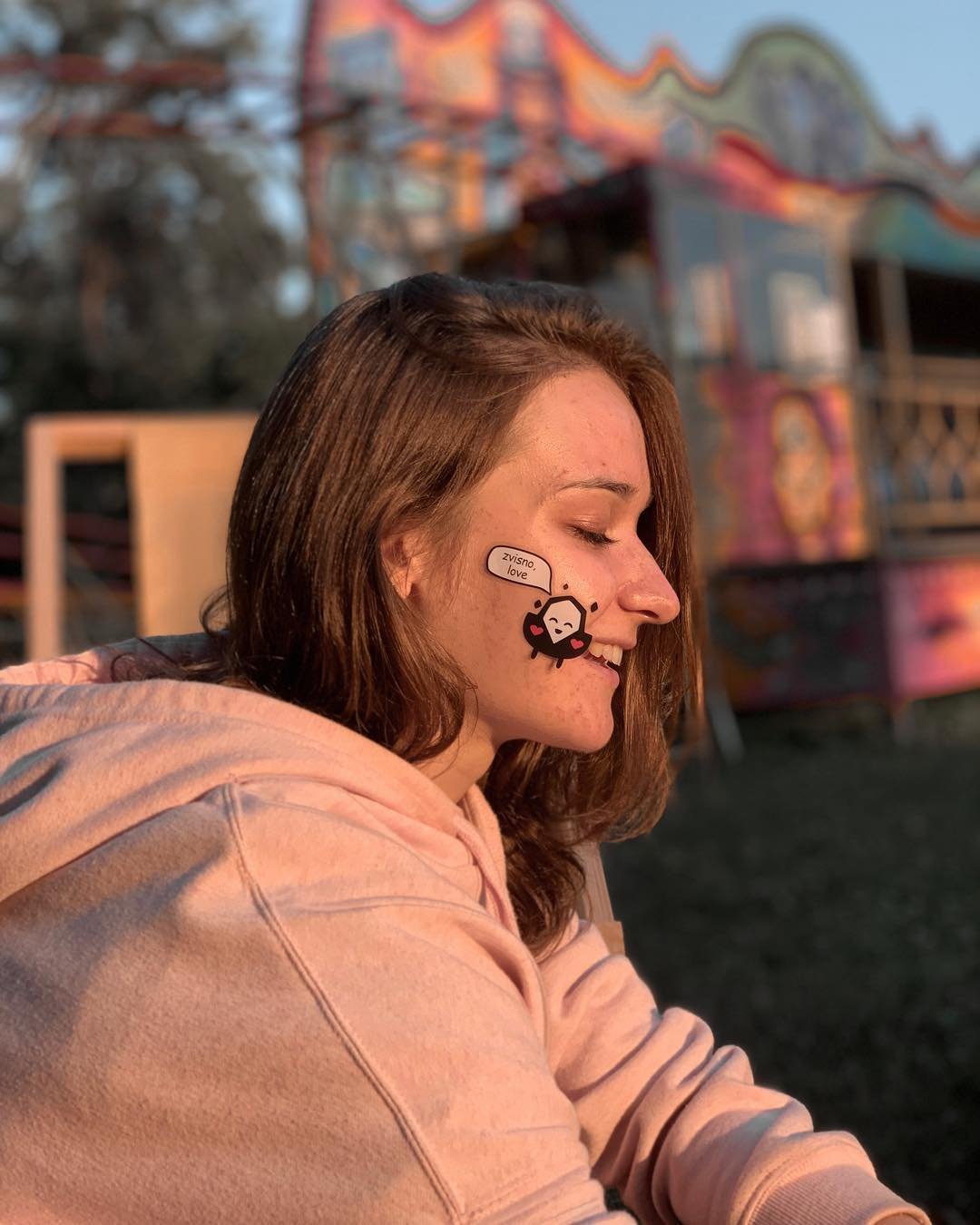 Когда понимаешь, что закат - это еще не конец фестиваля. Лицо @lizz.on именно об этом и говорит