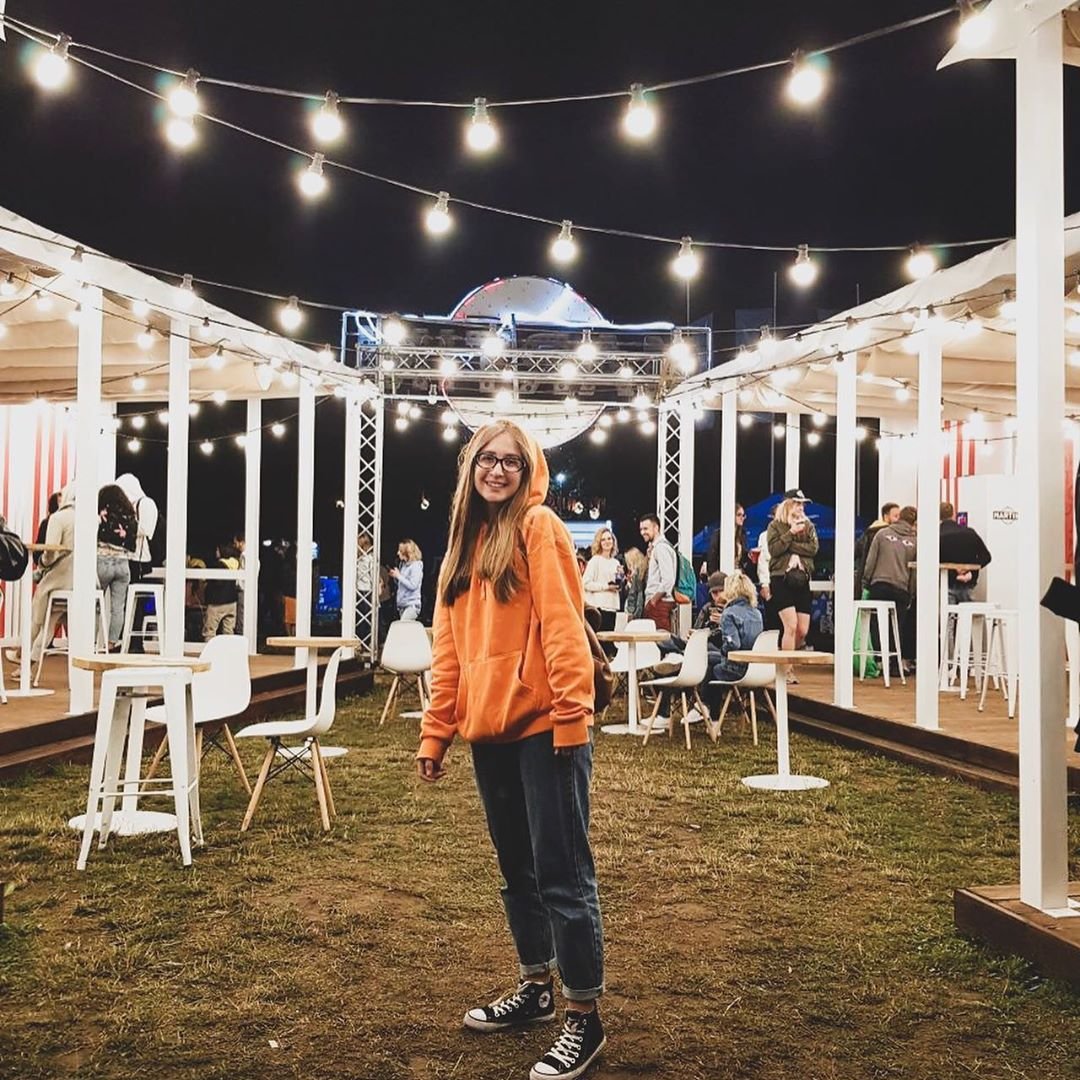 @anna__kovalchuk_, например, искренне радуется наступлению ночи