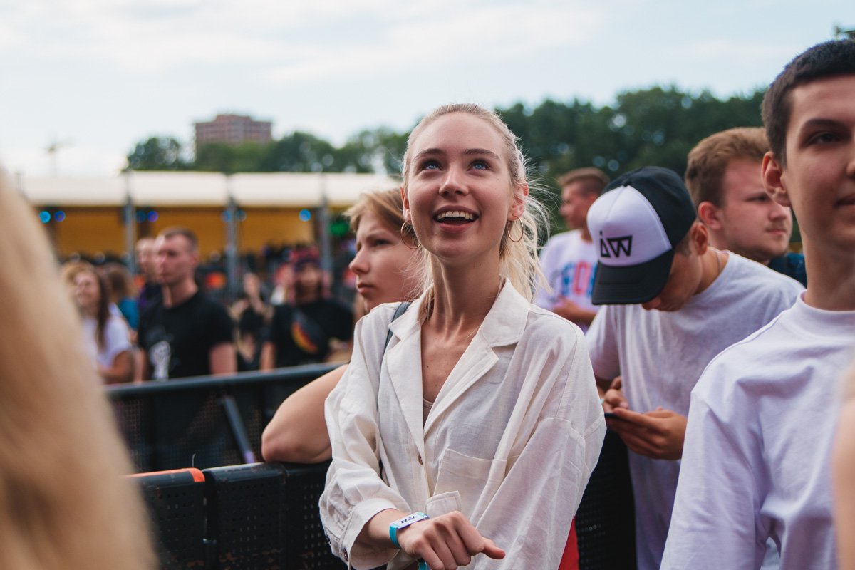 Посмотрите на эти глаза, бездонные, как небо Посмотрите на эти глаза, бездонные, как небо