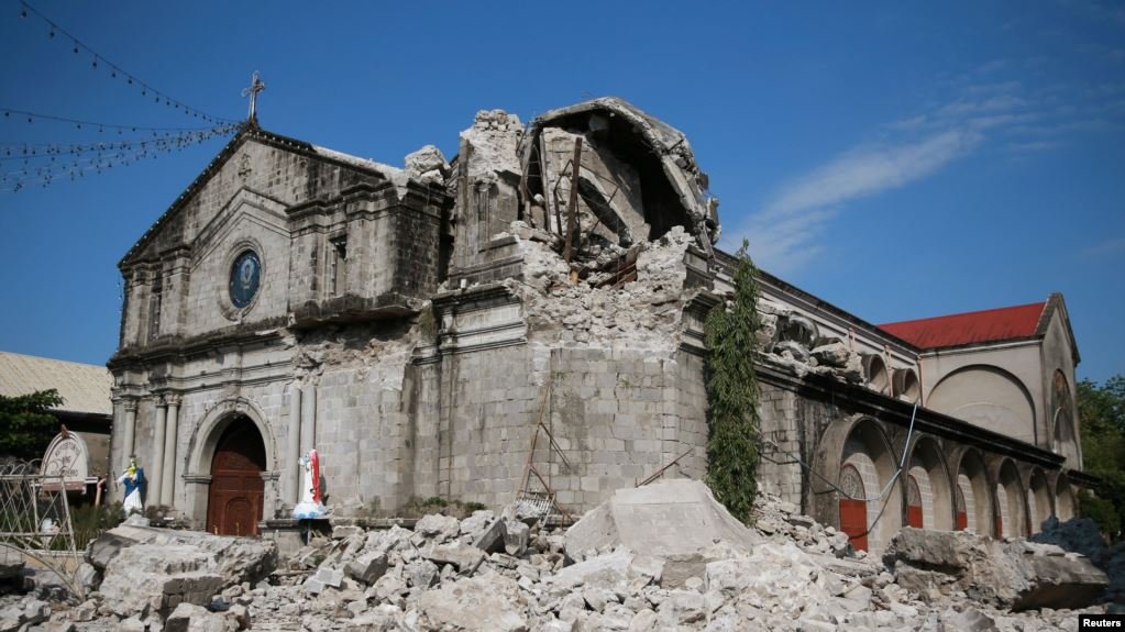 Из-за землетрясения на Филиппинах пострадали 25 человек Из-за землетрясения на Филиппинах пострадали 25 человек