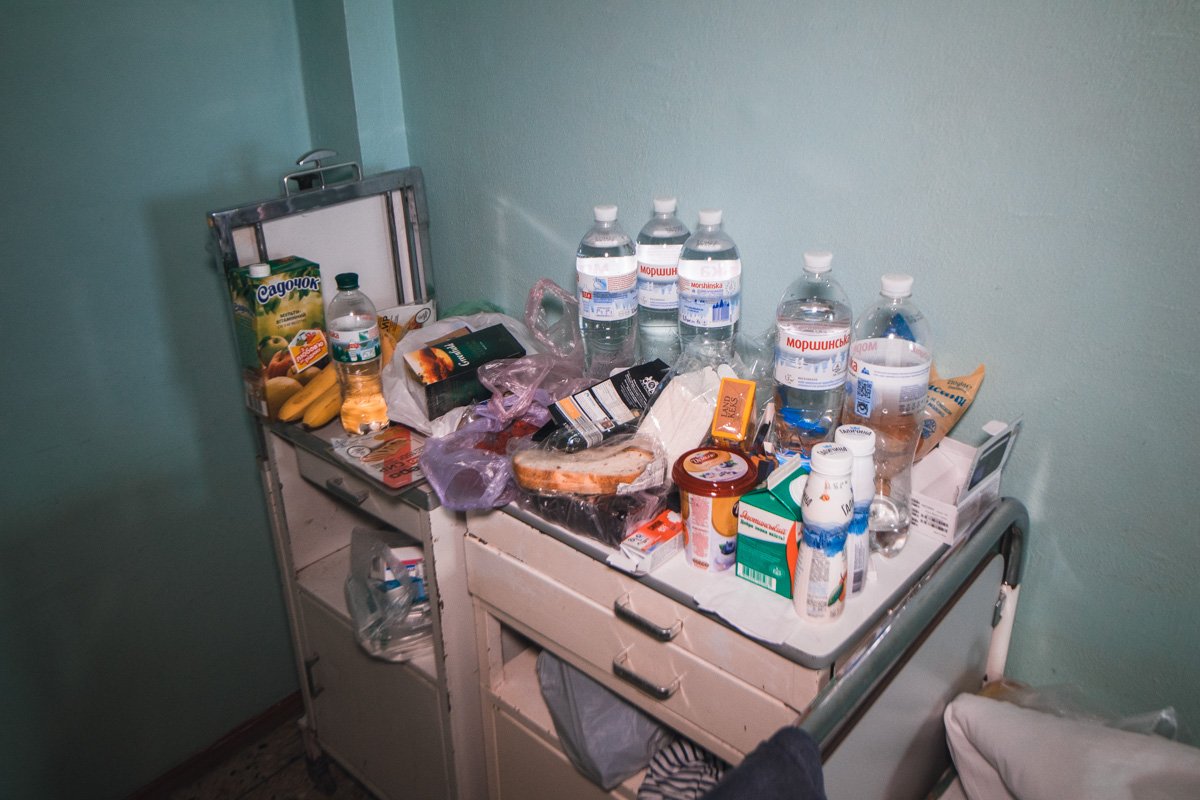 Этому наверняка способствуют и продукты, которые принесли ему ночные спасители Этому наверняка способствуют и продукты, которые принесли ему ночные спасители