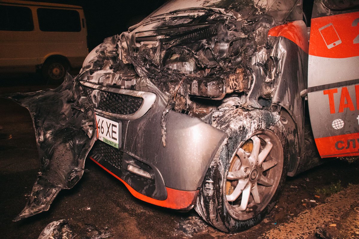 Неизвестный поджог автомобиль доставки Tarantino