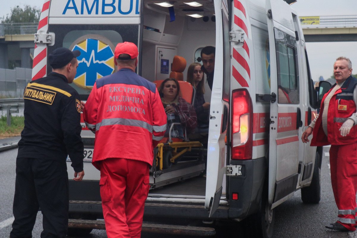 Их с различными травмами госпитализировали в больницу
