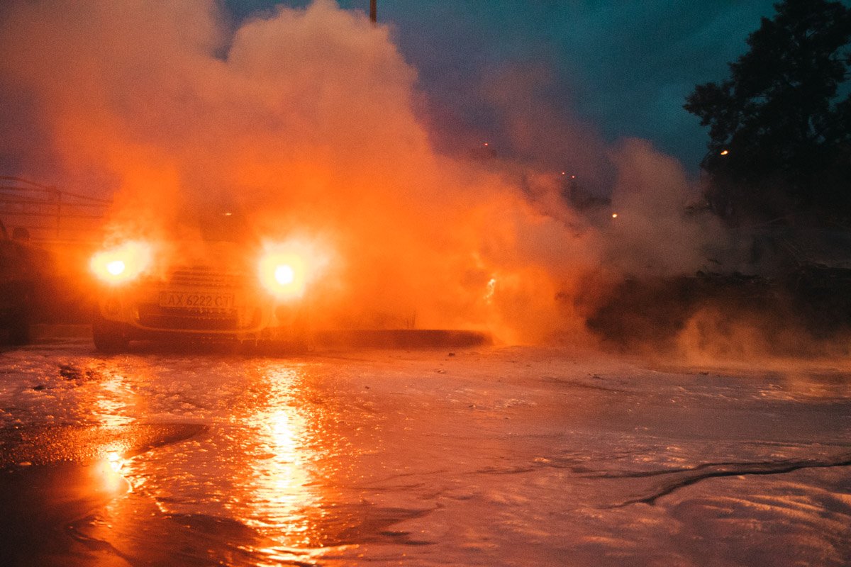 Огонь повредил и другие машины Огонь повредил и другие машины