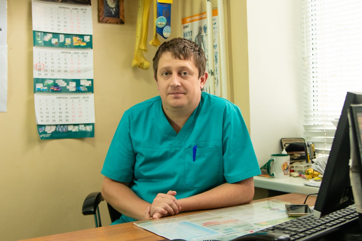 По словам нейрохирурга Вакара Андрея Николаевича, 2 пассажира находятся в хирургическом отделении, а 2 - в травматологии По словам нейрохирурга Вакара Андрея Николаевича, 2 пассажира находятся в хирургическом отделении, а 2 - в травматологии