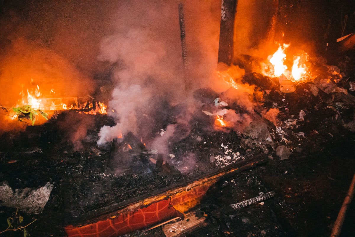 К счастью, на момент возгорания внутри никого не было К счастью, на момент возгорания внутри никого не было