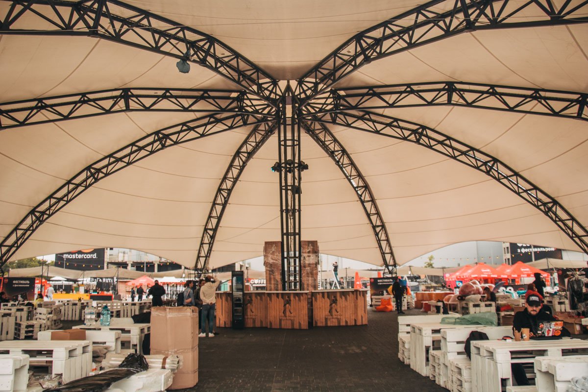 Всего на территории фестиваля будет два больших бара 