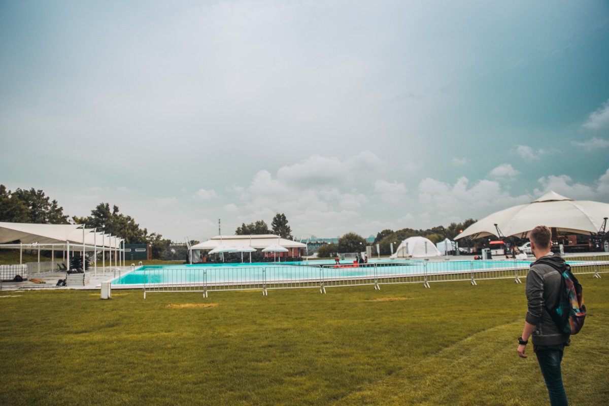 В Sky Family Park можно будет послушать крутые группы и искупаться в бассейне 