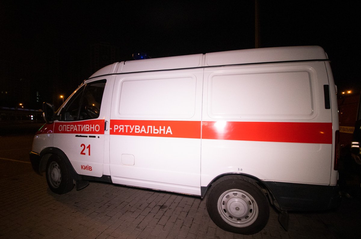 На место прибыло около девяти единиц основной и специальной техники