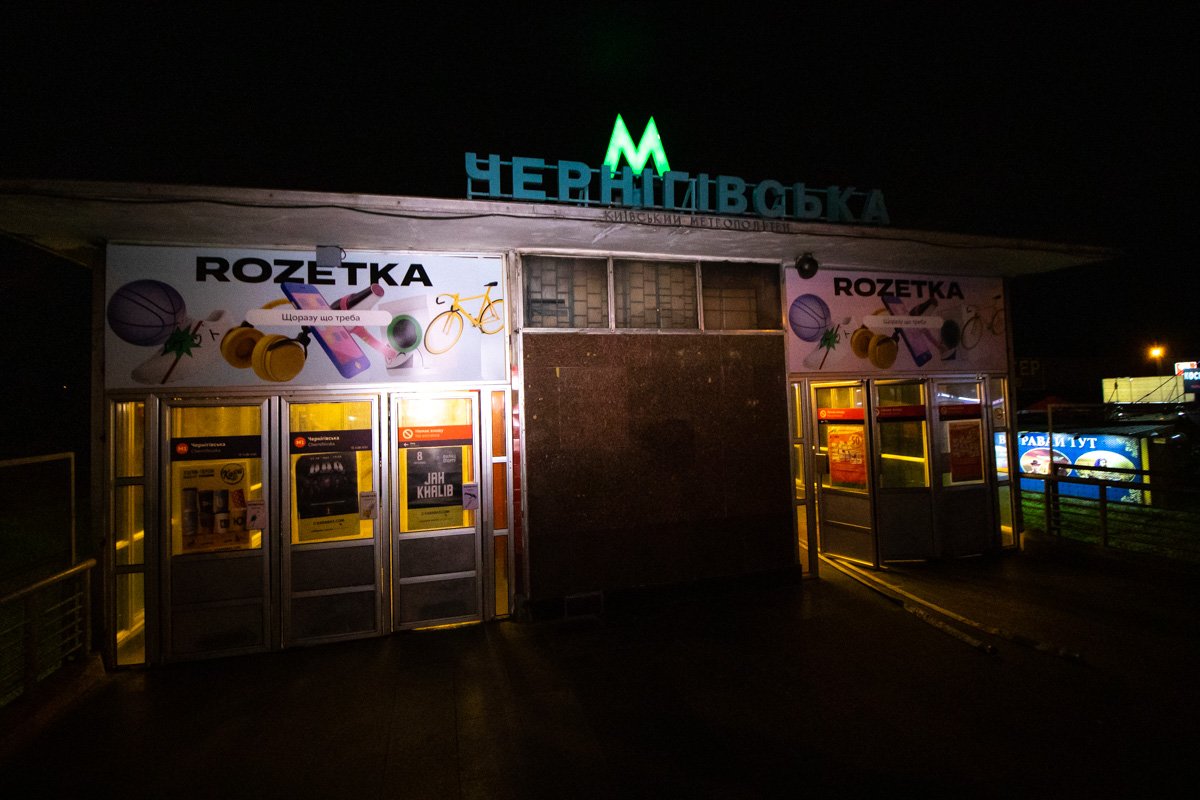 Согласно легенде, произошло возгорание во втором вагоне поезда на перроне станции