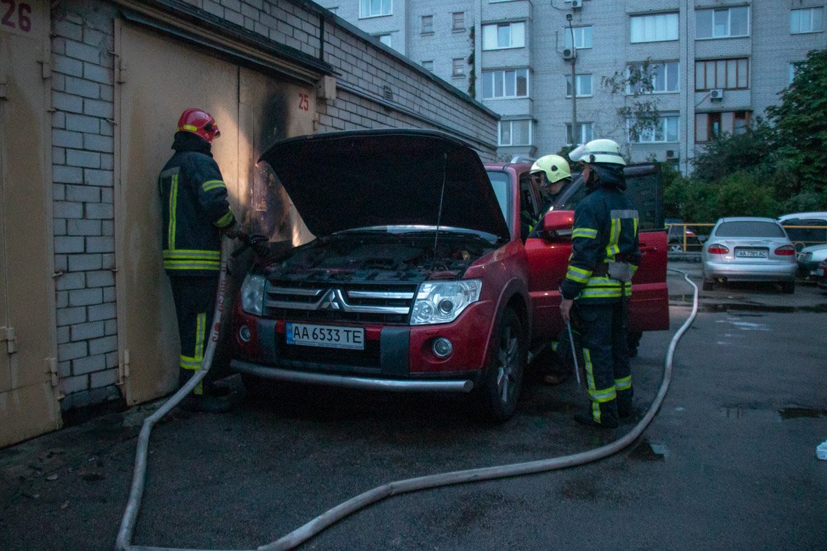 В ночь на 16 июля в Киеве по адресу улица Теодора Драйзера, 34/51 произошел пожар