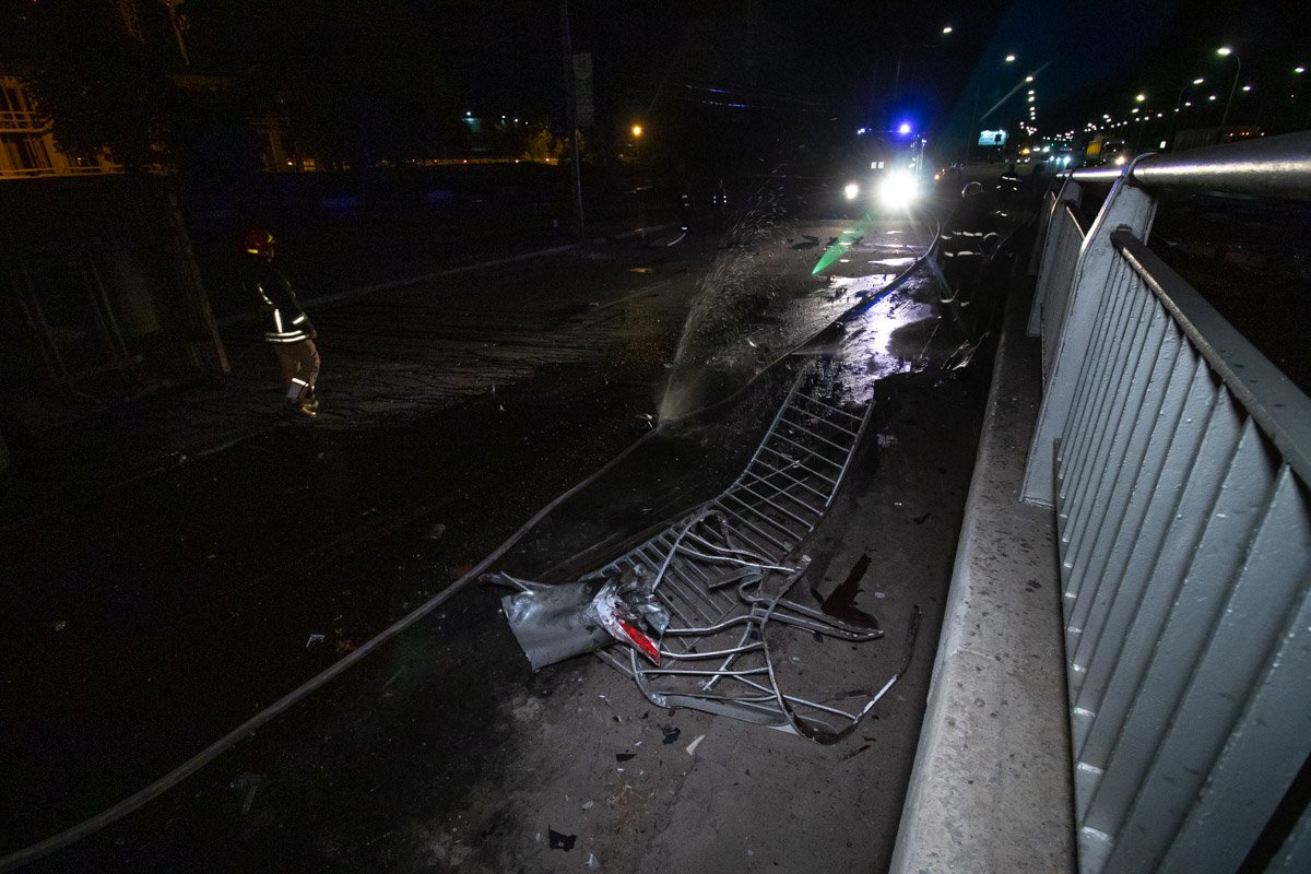 Volvo вылетела с развязки и перевернулась 