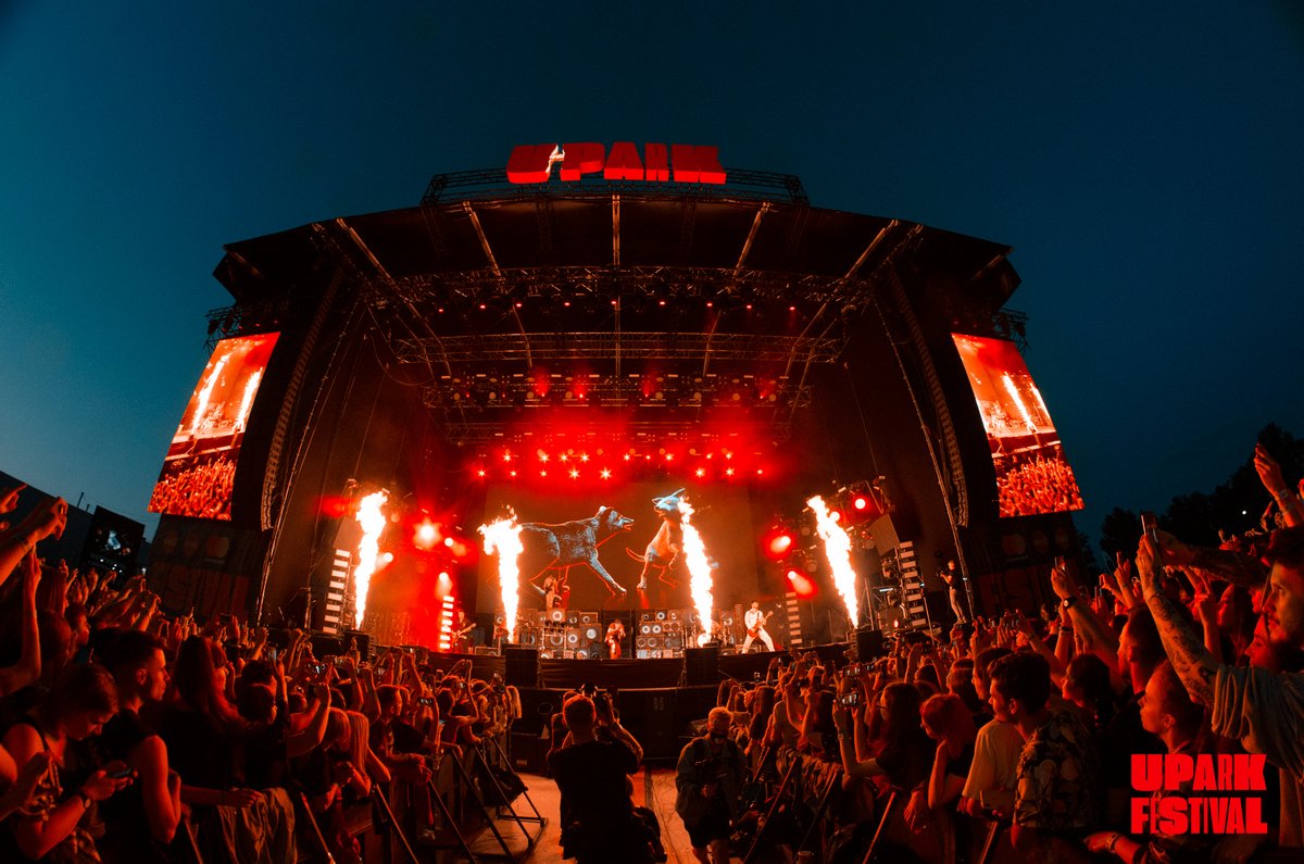 Фаер-шоу от Bring Me the Horizon